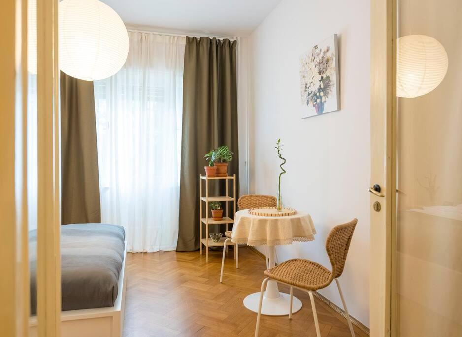Ultra-Central University Square Apartament Apartament Bucarest Extérieur photo